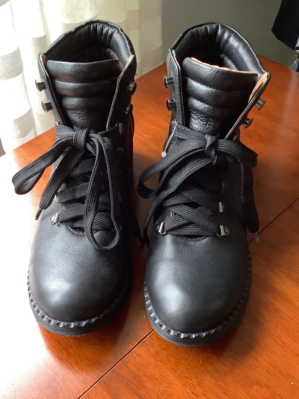 Kenneth Cole Black Leather Lace-Up Ankle Boots. NEW.
